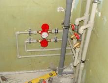 Как осуществляется монтаж стояков водоснабжения в многоквартирном доме?