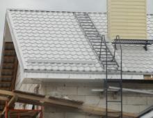 Расположение трубы на крыше: герметизация и обшивка